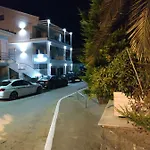Estian Deluxe * يميناريا