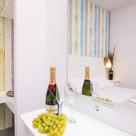 Estian Deluxe Apartment *