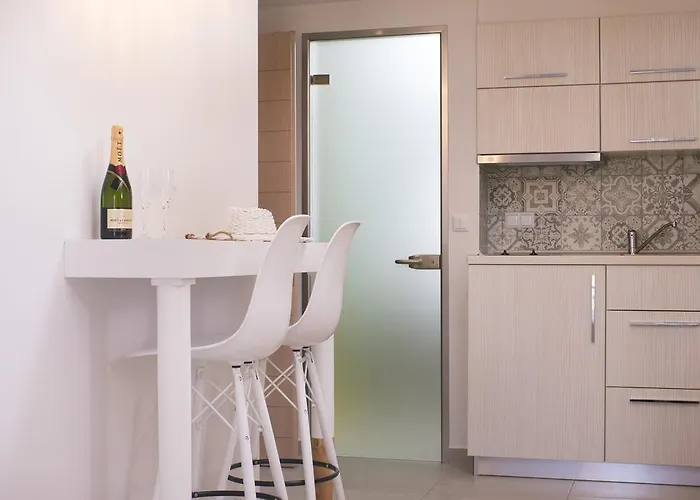 Estian Deluxe * Λιμενάρια