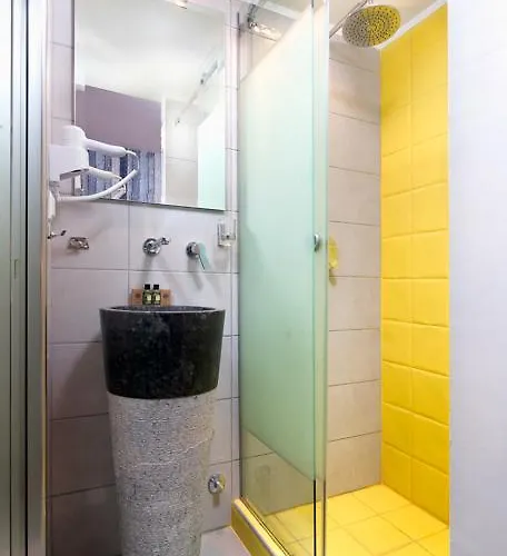 Estian Deluxe Λιμενάρια